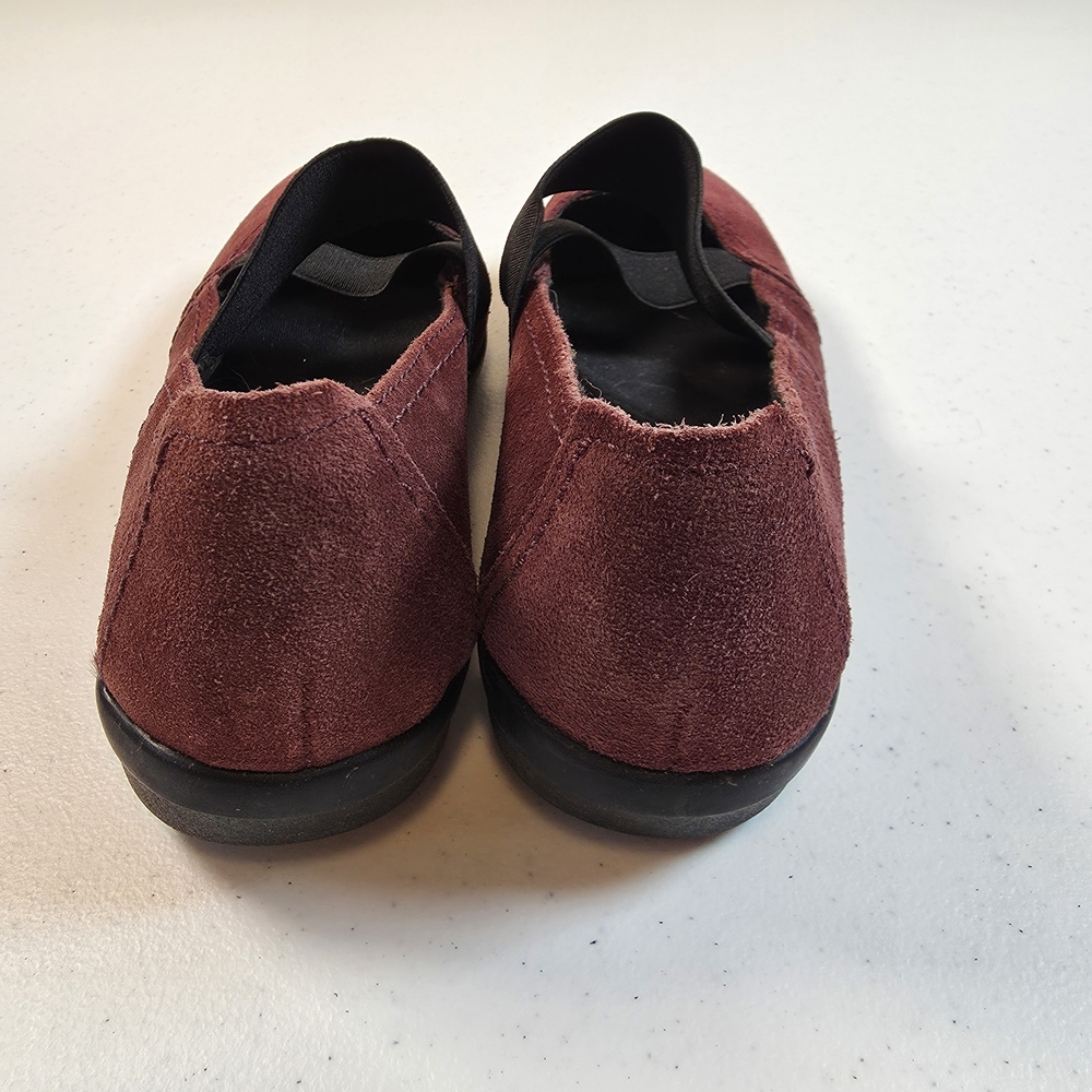 Clarks Elegant Maroon Suede Loafers - Picture 9 of 9